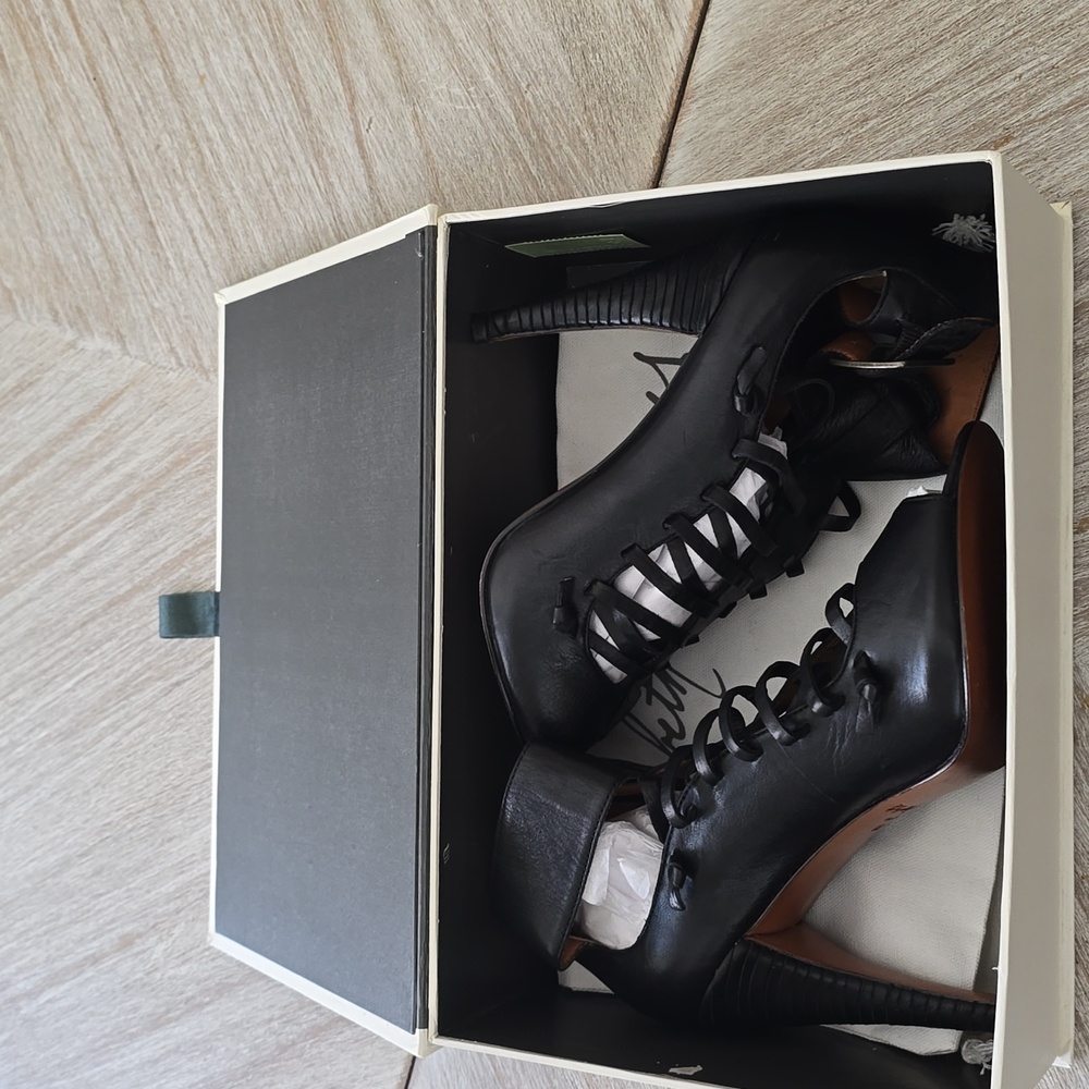 Elizabeth and James Leather High Heels - Picture 11 of 11